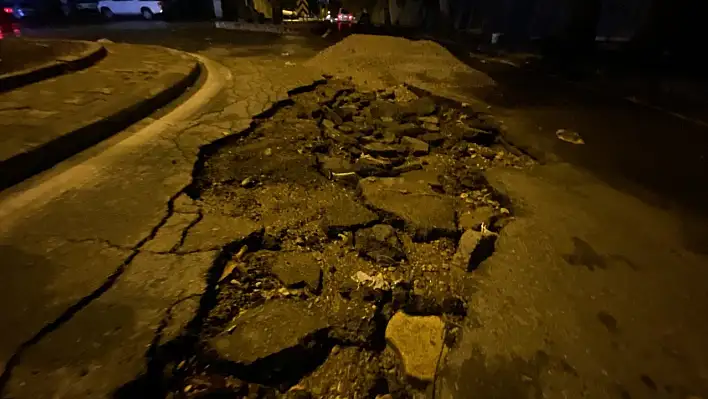 Kahramanmaraş'ta yol yarıldı, hayat felç oldu!