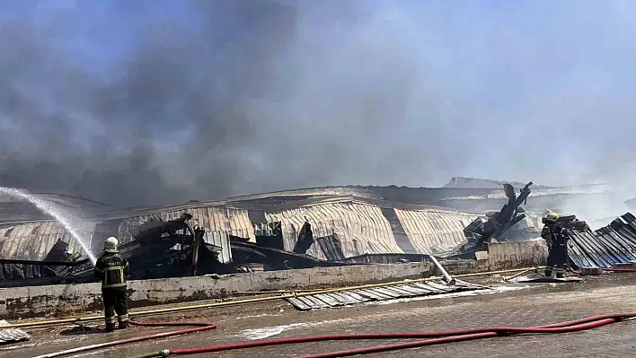 Kağıt fabrikası yangını kontrol altına alındı