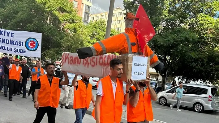 'Kamu işçisi öldü': Kayseri'de tepki tabutla verildi