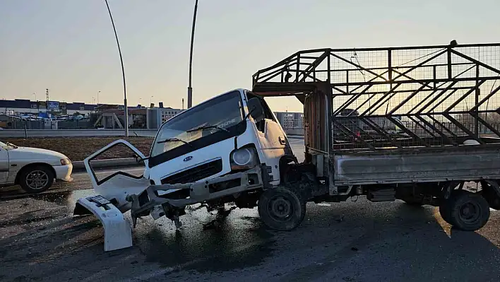 Kayseri'de polis aracıyla kamyonet çarpıştı!