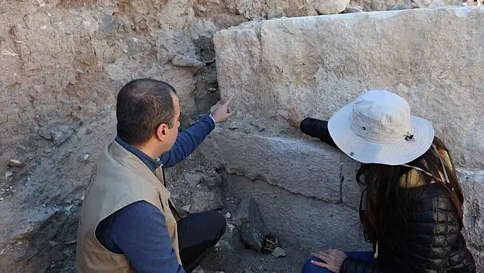 Kapadokya'da şaşırtan keşif: 2 bin 200 yıllık parmak izi!