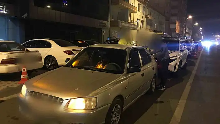 Kayseri'de inanılmaz görüntü! Kapıları açık trafikte ilerledi