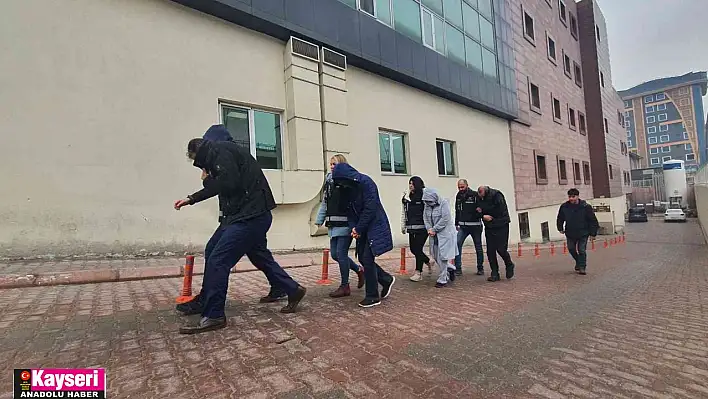 Kar vaadiyle vatandaşlardan yüksek miktarlarda para alıp geri ödemeyen 4 kişi adliyede