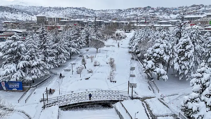 Kar yağışının ardından Hacılar'da büyüleyici manzaralar!