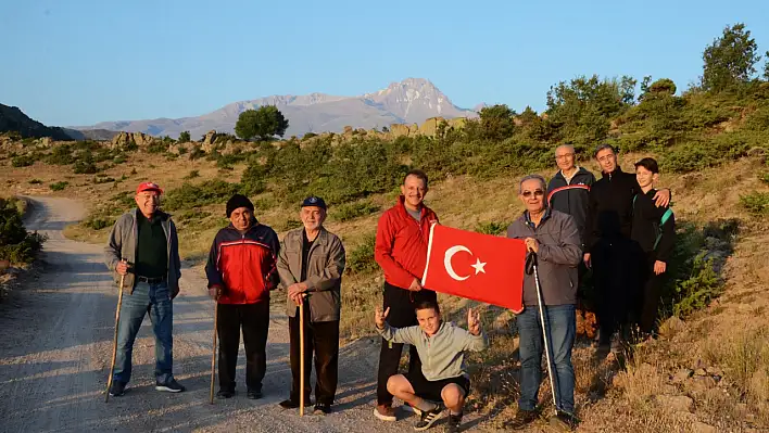 Kardelen ekibinden 15 Temmuz yürüyüşü!