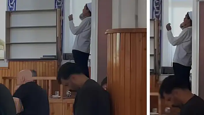Karnesini alıp ezan okumaya koştu