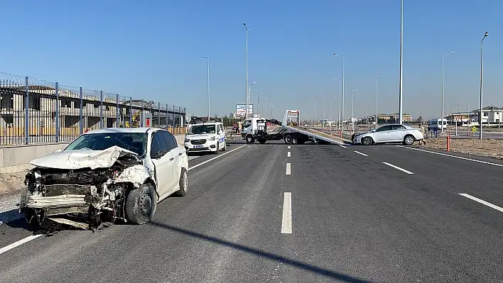 Kavşakta Feci Kaza - Yaralılar Var