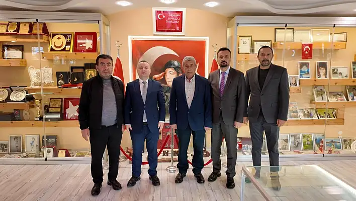 Kaymakam, Başkan, Müdür bir arada Şehit Cennet Yiğit'in ailesini ziyaret ettiler