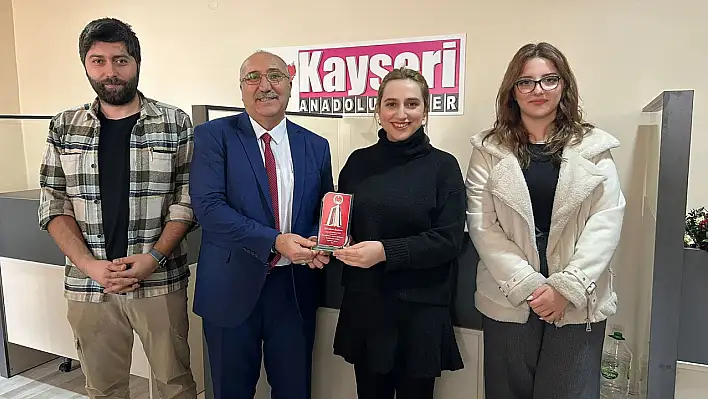 Kayseri Anadolu Haber muhabirine teşekkür plaketi...