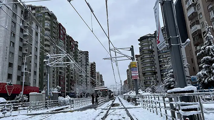 Kayseri beyaz örtüye büründü: İşte kameralara yansıyanlar…