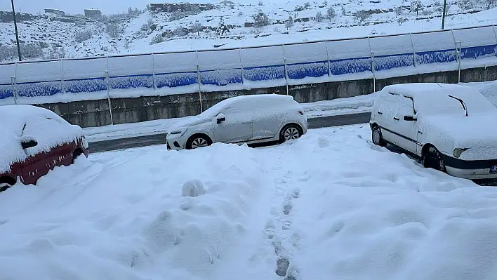 Kayseri beyaz örtüyü yeniden giydi...