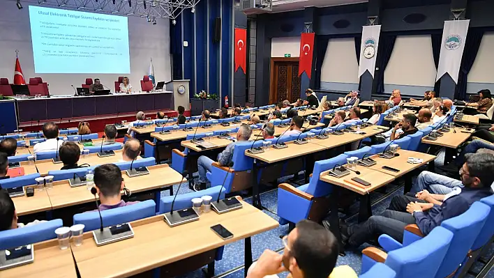 Kayseri Büyükşehir Belediyesi'nde iki ayrı eğitim düzenlendi
