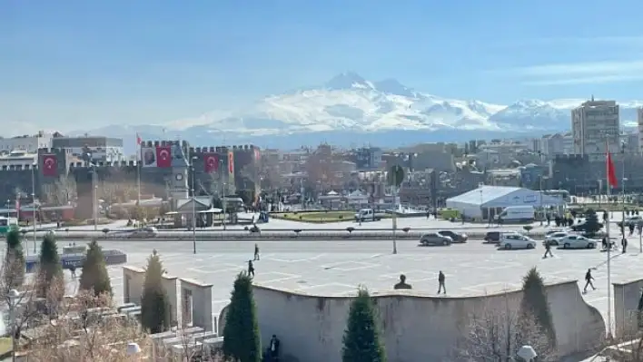 Kayseri Cumhuriyet Meydanı'nda Bitmeyen Sıra!