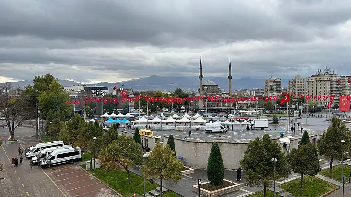 Kayseri Cumhuriyet Meydanı'nda yağmur önlemi!