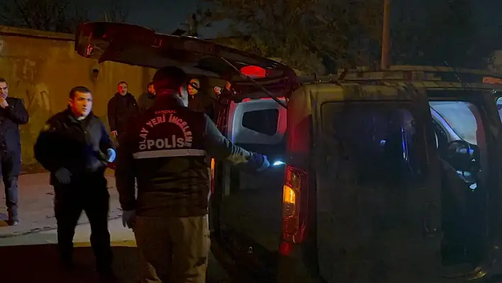 Kayseri'de 1 saat arayla iki benzer olay yaşandı - 2 şahsı araçta buldu!