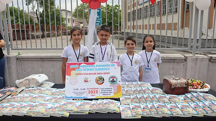 Kayseri'de 100 öğrenciden ortak eser: 'Sihirli Kalemler' imza günüyle tanıtıldı