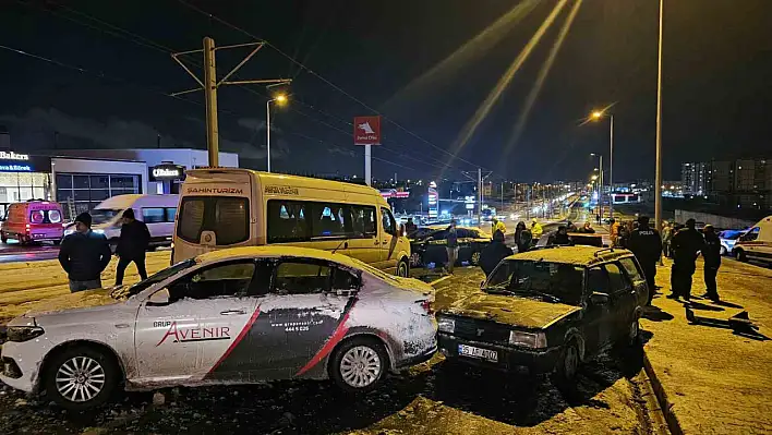 Kayseri'de 11 araç birbirine girdi!