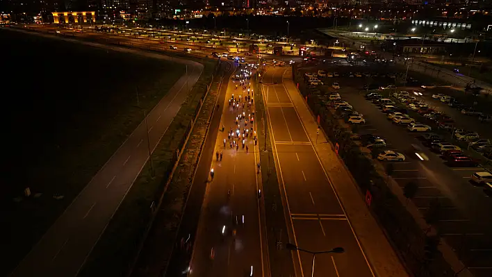 Kayseri'de 19 Mayıs coşkusu gece koşusuyla taçlandı!