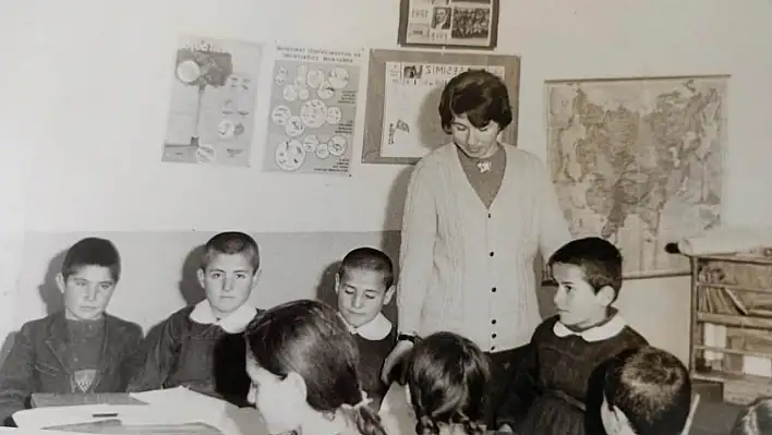 Kayseri'de 1972 mezunları öğretmenleri ile bir araya geldi!