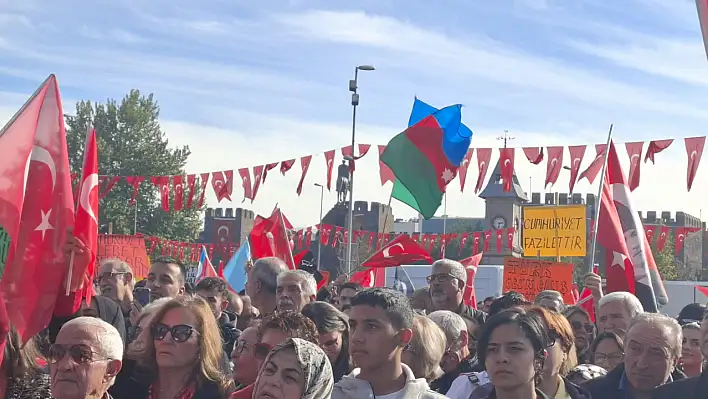 Kayseri'de 29 Ekim'de terörist Öcalan'a idam pankartı!