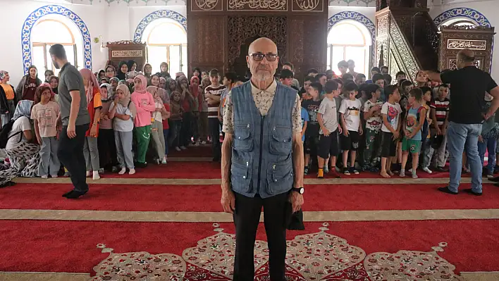 Kayseri'de 30 yıllık gönüllü camii temizleyicisine büyük jest...