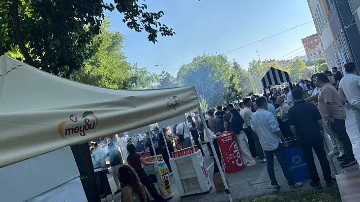 Kayseri'de 41 yıllık eğitim merkezi mezunları ile buluştu