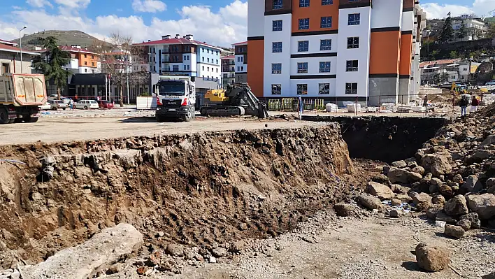 Kayseri'de 46 dükkânlık iş merkezinin inşaatı başladı: Bakın nereye yapılıyor?