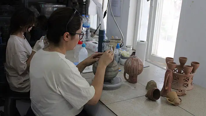 Kayseri'de 6 bin yıllık tarih gün yüzünde: Eşsiz seramikler ortaya çıktı!