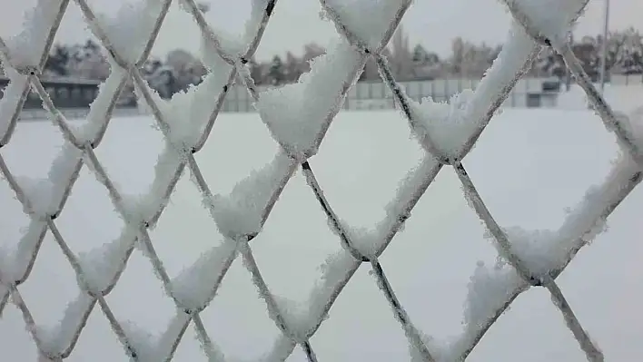 Kayseri'de kar yağışı amatör sporu durdurdu