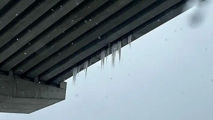 Kayseri'de araçlar için köprü altı tehlikesi!