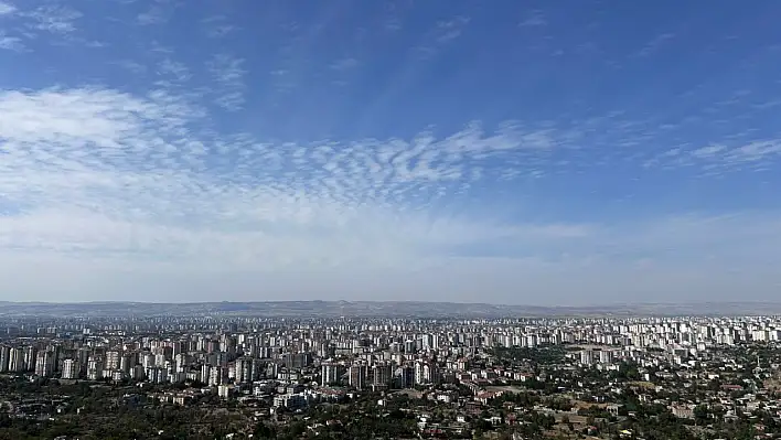 Kayseri'de asılan kilitler merak uyandırdı- Sırrı ne?