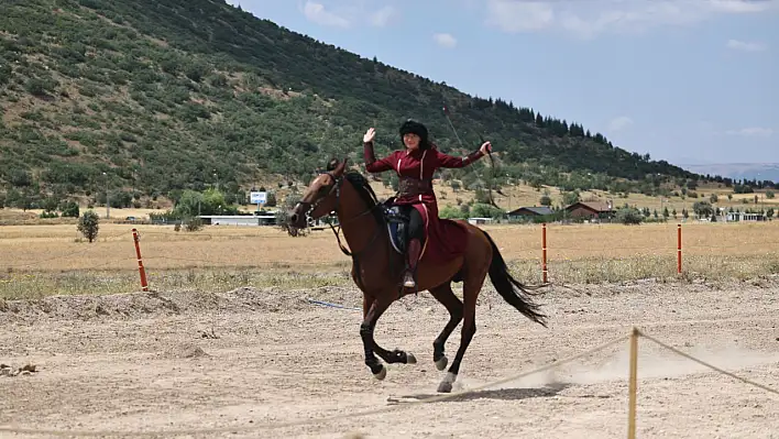 Kayseri'de Atlı Okçuluk Heyecanı!