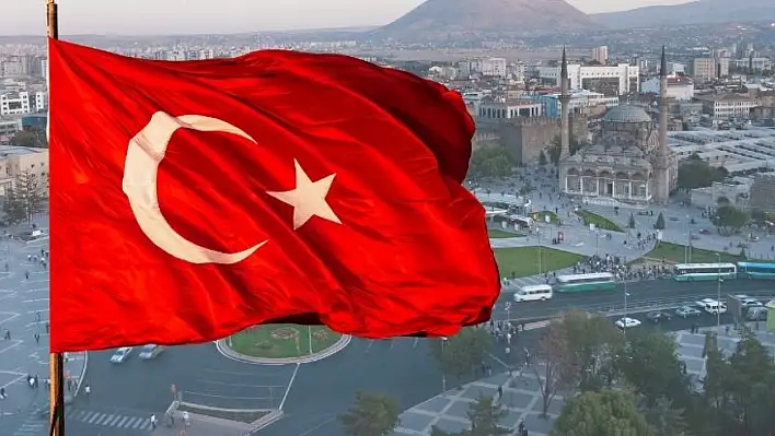 Kayseri'de bayrak düşmedi! Zabıta ekipleri olayı hızla çözdü!