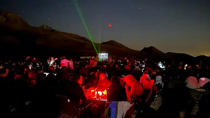 Kayseri'de binlerce kişi meteor yağmuruna tanıklık etti