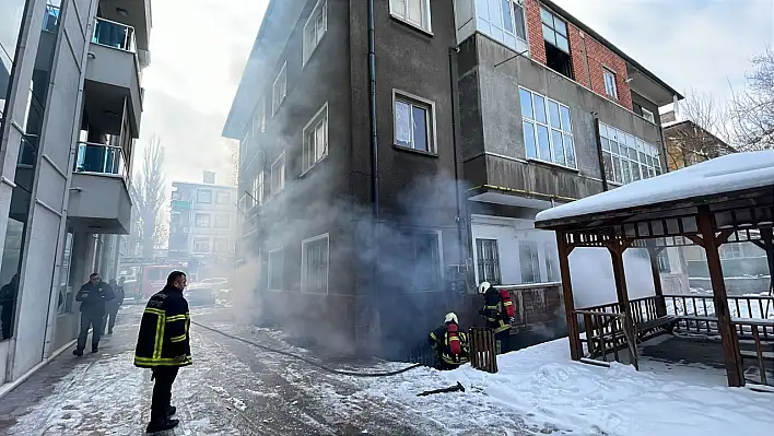 Kayseri'de bir binada yangın çıktı - Polisler fark etti!