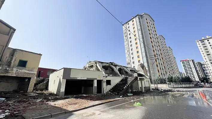 Kayseri'de bir cami işte böyle yıkıldı...