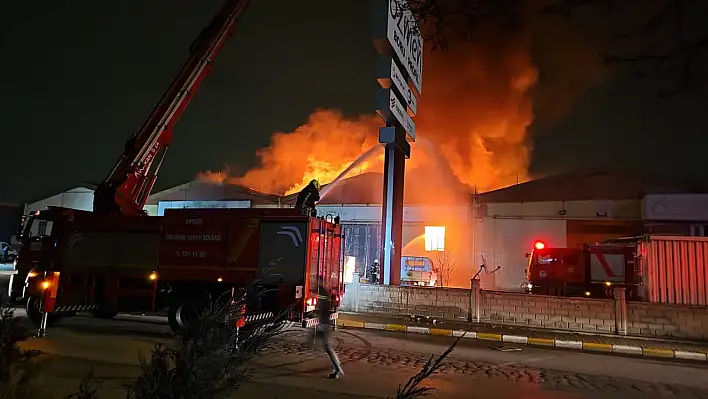 Kayseri'de bir fabrika yangını daha: Boru fabrikası alev alev yandı!