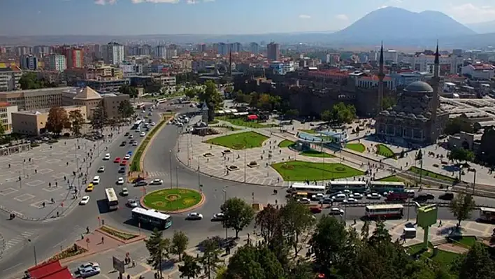 Kayseri'de Bir İlçe Sineklerden Kurtuldu!