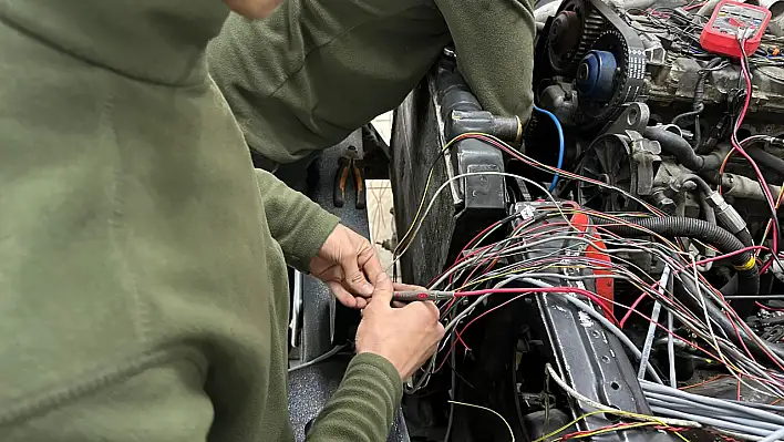 Kayseri'de bir mühendis oto elektrik arızalarına farklı bir gözle yaklaşıyor