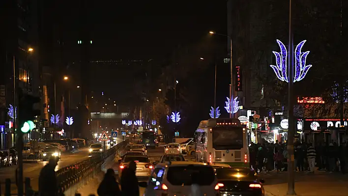 Kayseri'de caddeler sokaklar ışıl ışıl!