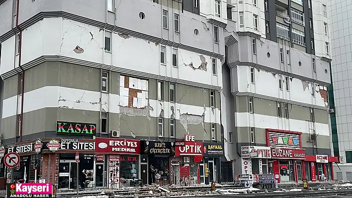 Kayseri'de deprem sırasında panikle yaralanan 30 vatandaş hastaneye başvurdu