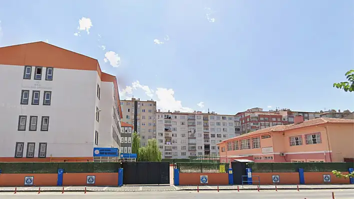 Kayseri'de deprem sonrası yıkılan ortaokul için yeni karar!