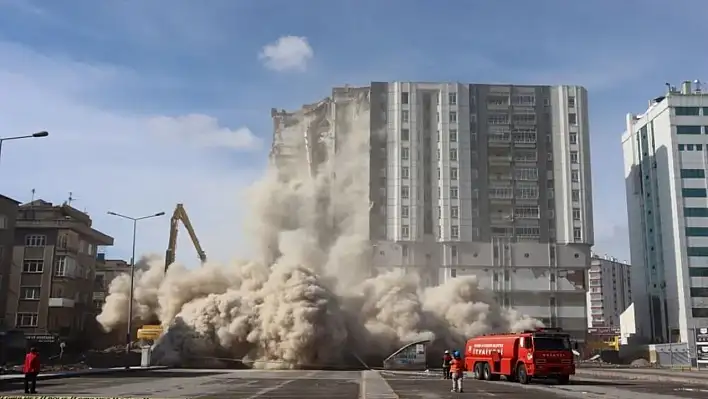 Kayseri'de depremde yıkılan binanın yanına devasa proje! Bakın ne yapılıyor..