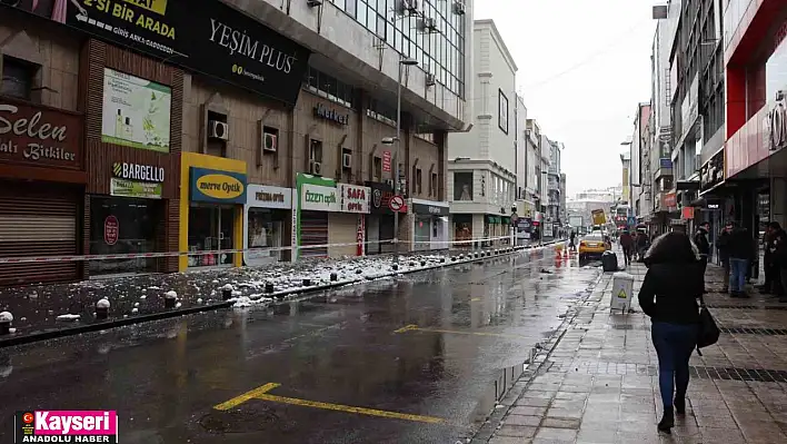 Kayseri'de depremin izleri gün ağarınca ortaya çıktı