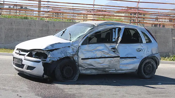 Kayseri'de direğe çarpan otomobil sürücüsünün durumu ağır!