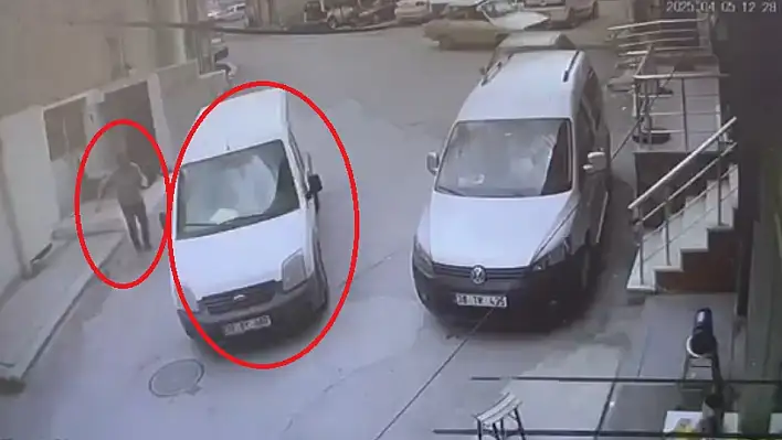 Kayseri'de el freni çekilmeyen araç ortalığı birbirine kattı!