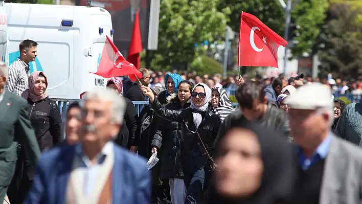 Kayseri'de Erdoğan mitingine akın