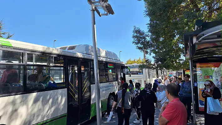 Kayseri'de ERÜ öğrencisi isyan etti! Her gün geç kalıyorum