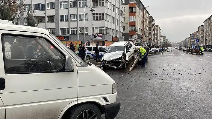 Kayseri'de feci kaza: 6 yaralı!