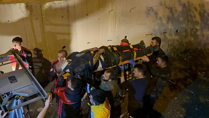 Kayseri'de feci kaza: Kamyonet kanala uçtu, aile gözyaşlarına boğuldu